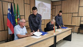 Video novica: Griški gasilci podpisali pogodbo za nabavo nove avtocisterne Volvo GVC3