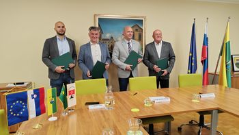 Posnetek: Novinarska konferenca - projekt "Oskrba s pitno vodo - vodovodni sistem Šempeter"