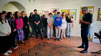 Video novica: V Savinovem likovnem salonu razstavljenih 160 likovnih del mladih likovnikov iz Sp. Sav. doline