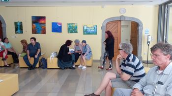 Skupinska slikarska razstava in literarni recital V naročju nosim sonce