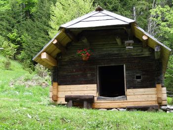 PODOŽIVITE PRETEKLOST V BREGARJEVEM IN KNOFLOVEM STANU