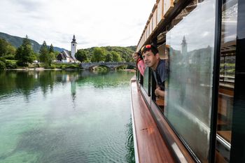 Zapeljimo se s panoramsko ladjo