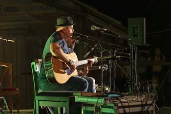 Praznična tržnica z akustičnim duom Li’jəh (Rauter&Zapolar)