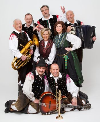 Torkovi večeri v Stari Fužini: Hišni ansambel Avsenik