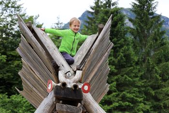 Zlatorogova pravljična pot – vodeno doživetje za družine z mlajšimi otroki