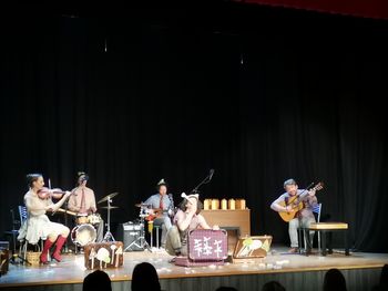 Čuk na palici privabil in navdušil