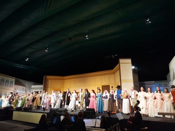 Uživali ob komediji s petjem Kadar se ženski jezik ne suče