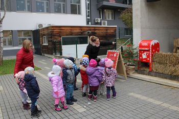 Srečanje otrok ob Božičkovem nabiralniku Srečanje otrok ob Božičkovem nabiralniku