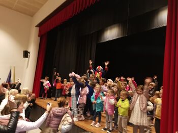 S klovnom Tomijem v novo sezono otroškega abonmaja LEVČEK