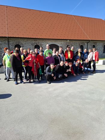 Od Soteske do Dvora: koraki skozi naravo in zgodovino
