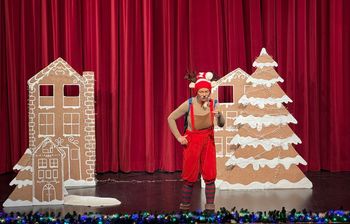 Jelenčku Mirku smo pomagali prižgati praznične lučke   