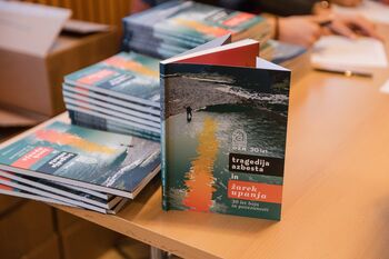 Tragedija azbesta in žarek upanja – 30 let boja in povezanosti Tragedija azbesta in žarek upanja – 30 let boja in povezanosti