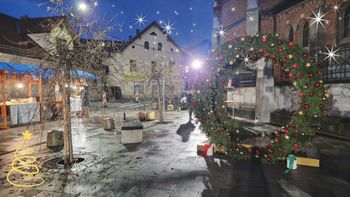 ADVENTNI SEJEM S PRIŽIGOM LUČK