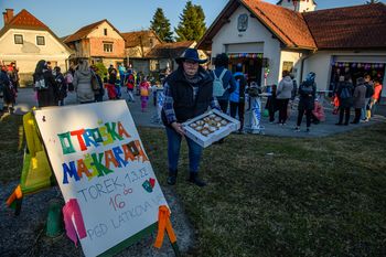 Otroška maškarada v Latkovi vasi 