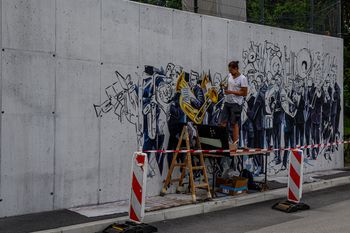 Poslikava škarpe pri Domu godbenikov v Preboldu 