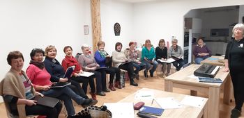 Pevske vaje Deklet z Marofa v Medgeneracijskem centru Prebold 