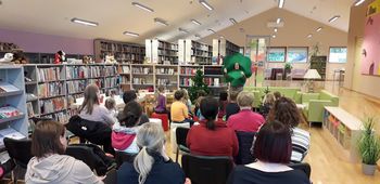 Zgodbe iz Rečnikove hoste ozelenile preboldsko knjižnico