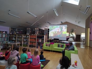Kinopredstava Zajčja šola v Občinski knjižnici Prebold