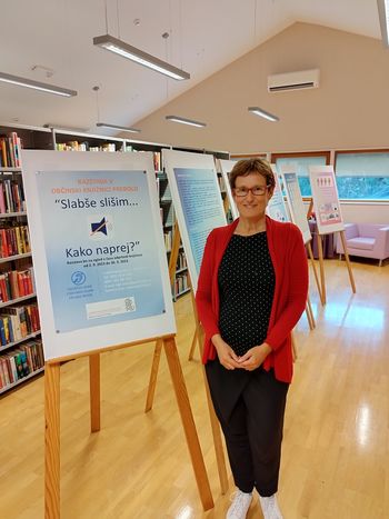 Društvo oseb z okvaro sluha celjske regije svetuje in razstavlja v preboldski knjižnici