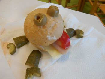 Slovenski zajtrk in krokodilji sendviči