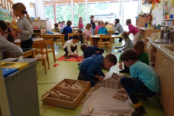 Vrtičkarji in prvošolci smo se skupaj igrali in ustvarjali