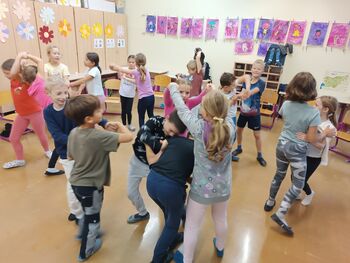 Prijaznost ti bo krila dala, vedno reci prosim in hvala Prijaznost ti bo krila dala, vedno reci prosim in hvala