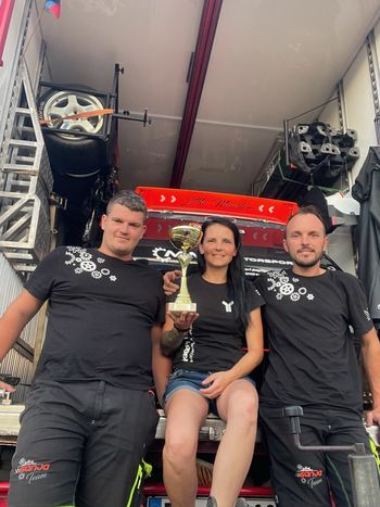 PROMOCIJSKI NASTOP SANJE SMRDELJ V OGULINU USPEŠEN PROMOCIJSKI NASTOP SANJE SMRDELJ V OGULINU USPEŠEN