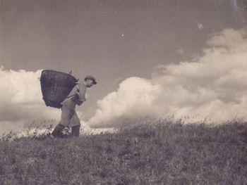 MED NEBOM IN ZEMLJO FOTOGRAFSKEGA MOJSTRA SLAVKA CIGLENEČKEGA (1910-2007) 