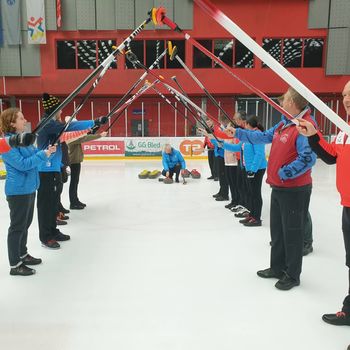 Miklavžev dobrodelni curling