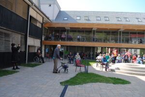 POMOČ V DOMU PETRA UZARJA POMOČ V DOMU PETRA UZARJA