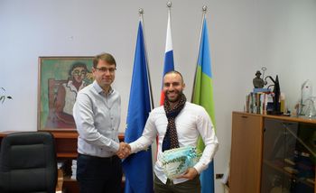 Olimpijec Albin Tahiri sprejet pri županu dr. Tomažu Roženu Olimpijec Albin Tahiri sprejet pri županu dr. Tomažu Roženu