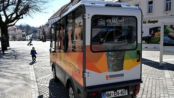 Minibus Leon za teden dni ustavlja svoje storitve