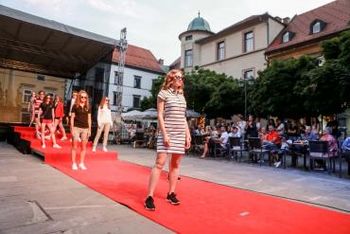 Nestanovitno vreme kroji Čarobnost mestnih trgov