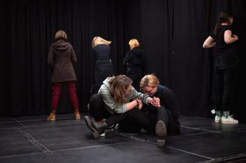 IZOBRAŽEVANJE ZA STROKOVNE DELAVCE KATIS: IMPROVIZACIJA - UMETNOST OMEJITEV IZOBRAŽEVANJE ZA STROKOVNE DELAVCE KATIS: IMPROVIZACIJA - UMETNOST OMEJITEV