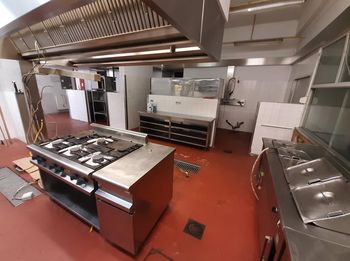 Namera o sklenitvi neposredne pogodbe za prodajo premičnega premoženja - rabljene opreme v stari kuhinji OŠ Žiri