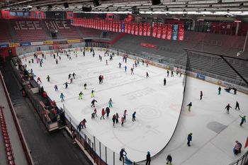 Rekreacijsko drsanje v Športni dvorani Podmežakla