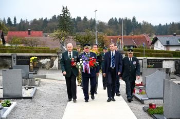 Župan položil cvetje na grob Franca Uršiča