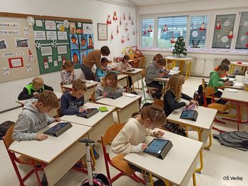Učenci prvič pri pouku na tabličnih računalnikih