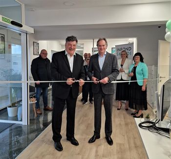 Župan dr. Peter Verlič se je udeležil otvoritve prenovljene poslovne enote LON Grosuplje