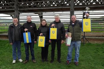 1. ekipno tekmovanje v sekanju pirhov