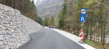 Asfaltiranje ceste v Lepeno