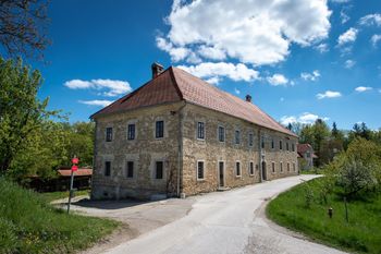 Barbova graščina potrebna celovite prenove, občina upa na denar od države