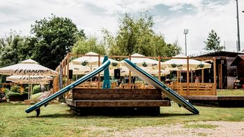 Na mestni plaži nov bar, za vikend Krka živi