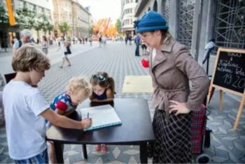 Ana Desetnica znova v Ljubljani