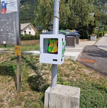 Nov defibrilator AED na Rodinah