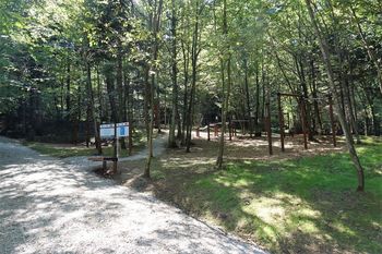 Občina Grosuplje uspešno pridobila evropska sredstva za ureditev otroškega igrišča na Koščakovem hribu