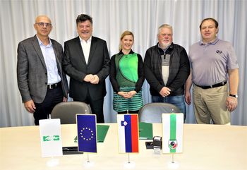 Podpis pogodbe z izvajalcem za gradbeno-prometno ureditev cest na Polici