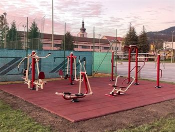 V Šmartnem nov fitnes, v soseski Polje prenovljeno igrišče