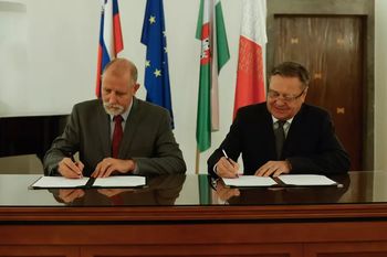 MOL in Univerza v Ljubljani podpisali dogovor o dolgoročnem sodelovanju