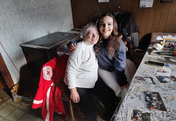 Telefonsko družabništvo bogati mlade in starejše Telefonsko družabništvo bogati mlade in starejše